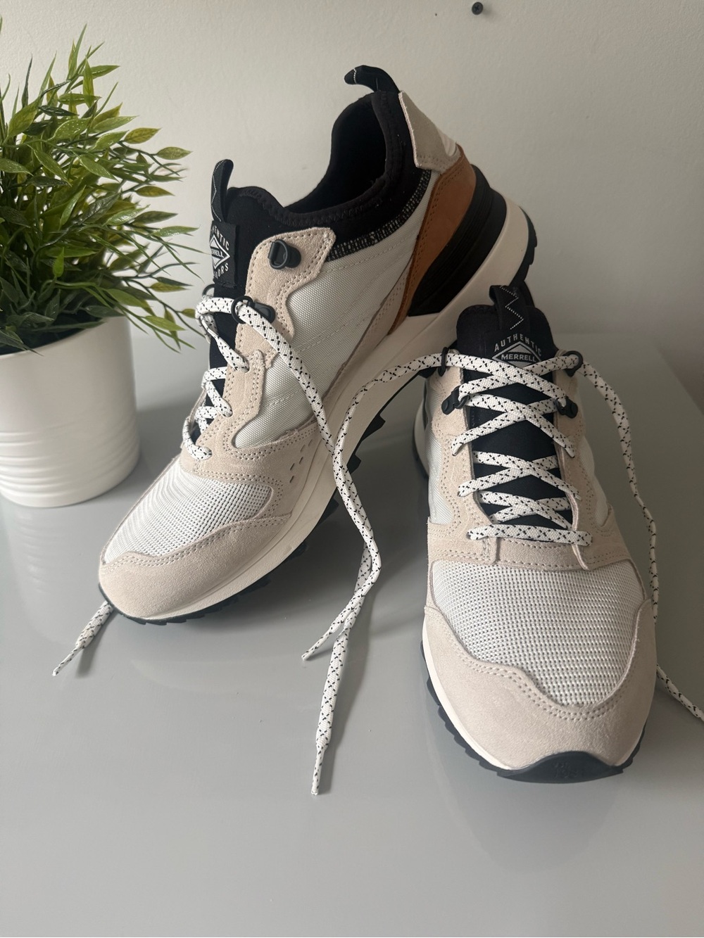Men’s Alpine Merrell Athletic Sneakers - Picture 2 of 6